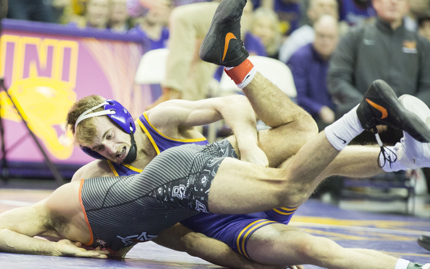 012520kw-uni-wrestling-09
